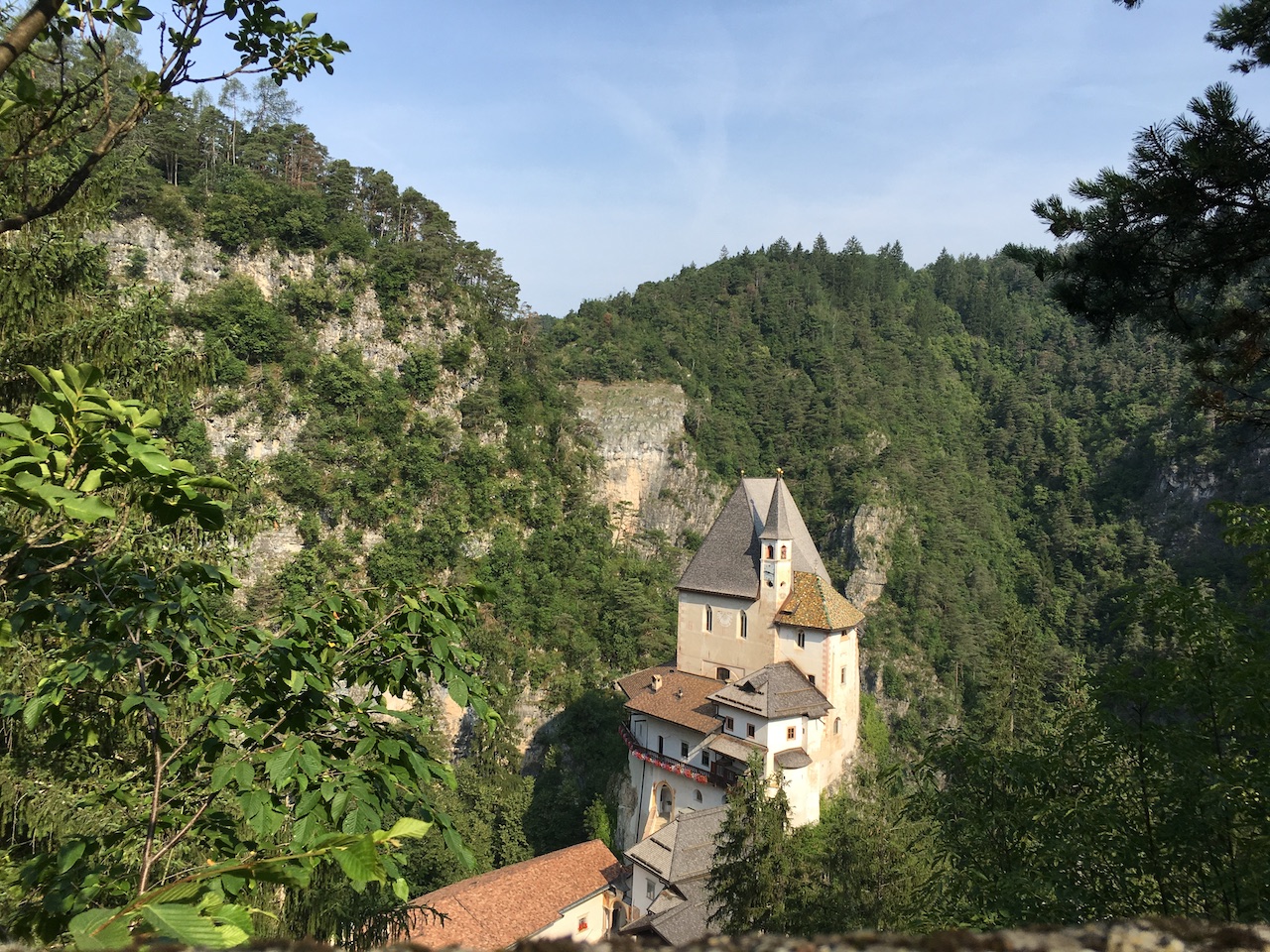 Ermitajul din San Romedio - San Romedio | Secret World Trip Planner