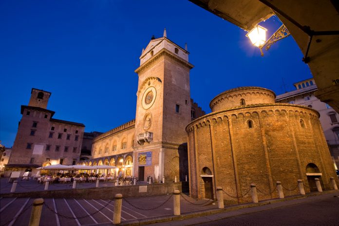 क्लॉक टॉवर आणि वेळ संग्रहालय - Mantova | Secret World Trip Planner