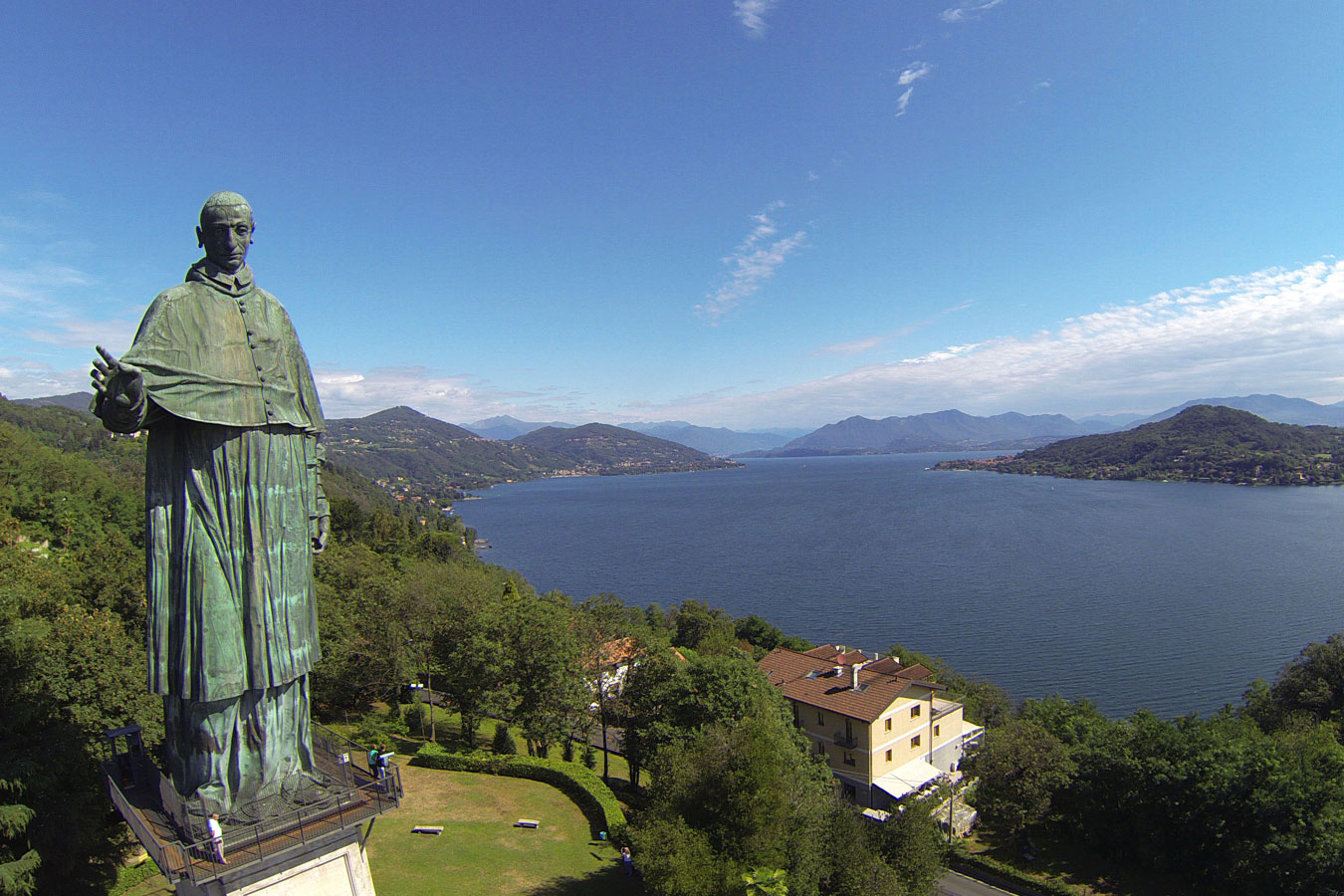 Colosse de St Charles Borromée - Arona | Secret World Trip Planner