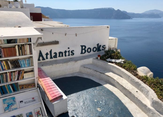 Atlantis Books - Οία | Secret World Trip Planner