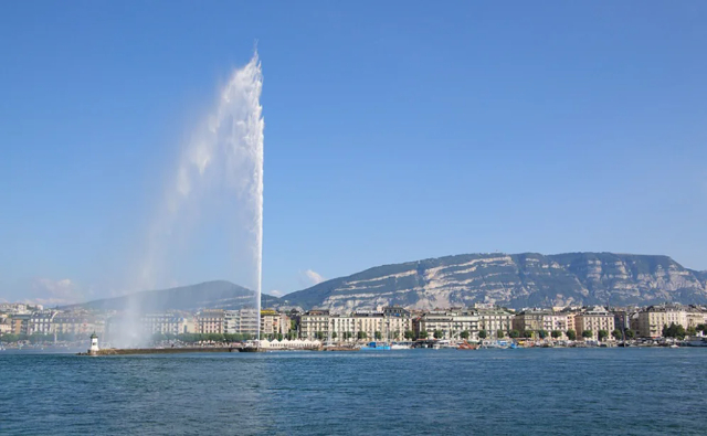 Jet d'Eau the great fountain of Geneva - Genève | Secret World Trip Planner