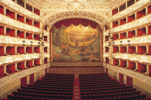 પરમાનું રોયલ થિયેટર - Parma | Secret World Trip Planner