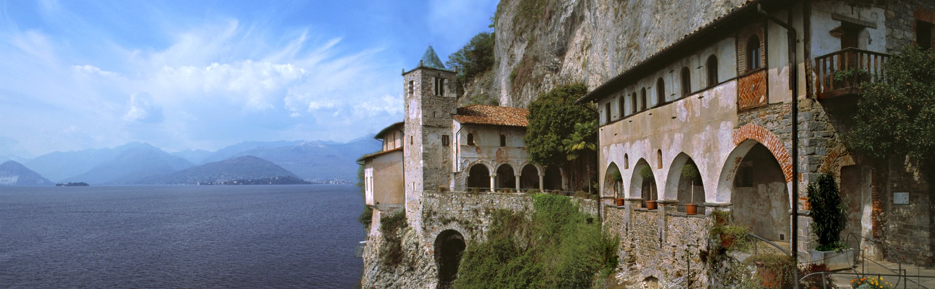 Ermitaž Santa Caterina del Sasso - Leggiuno | Secret World Trip Planner