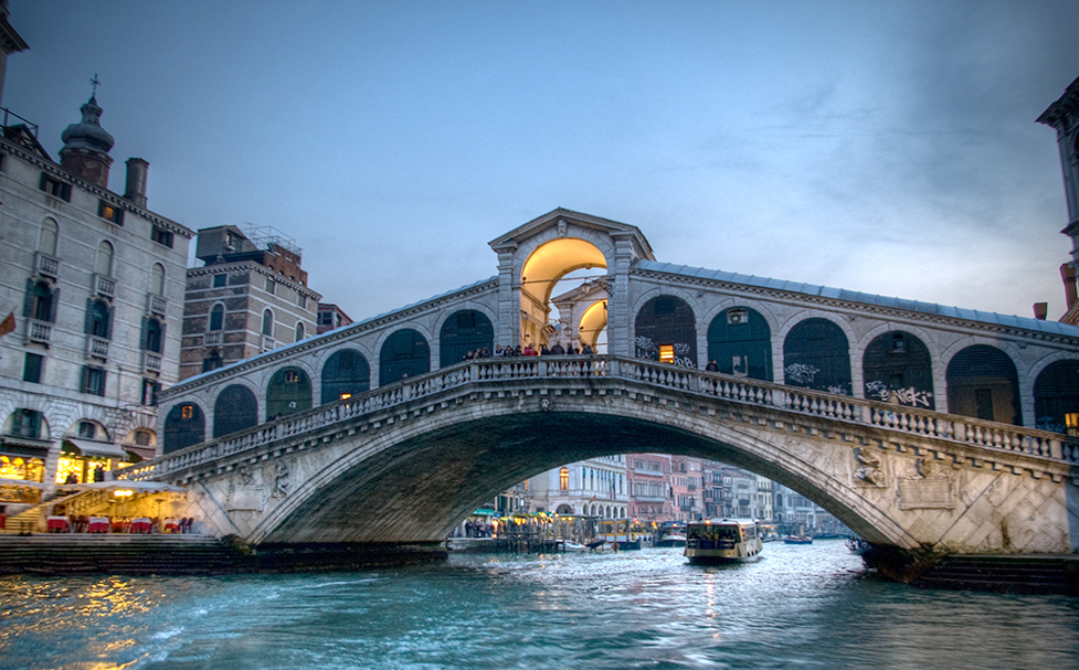 Jembatan Rialto - Venezia | Secret World Trip Planner