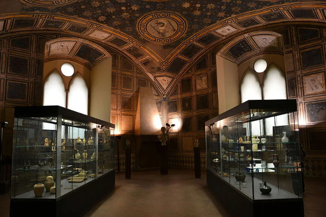 Vase de Pandolfo Malatesta - Pavia | Secret World Trip Planner