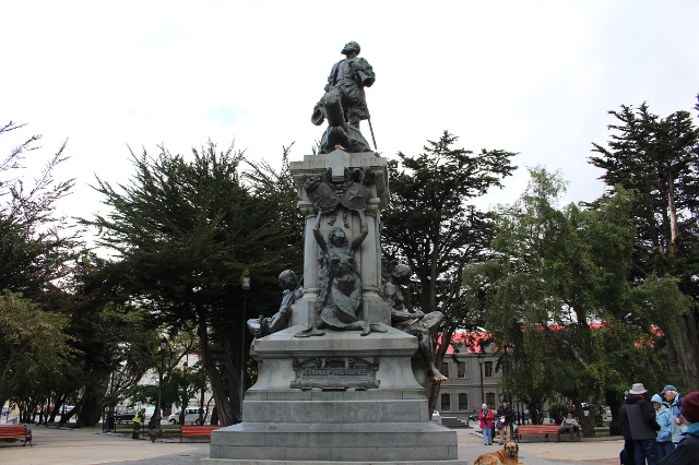 Monument au navigateur Ferdinand Magellan - Punta Arenas | Secret World Trip Planner