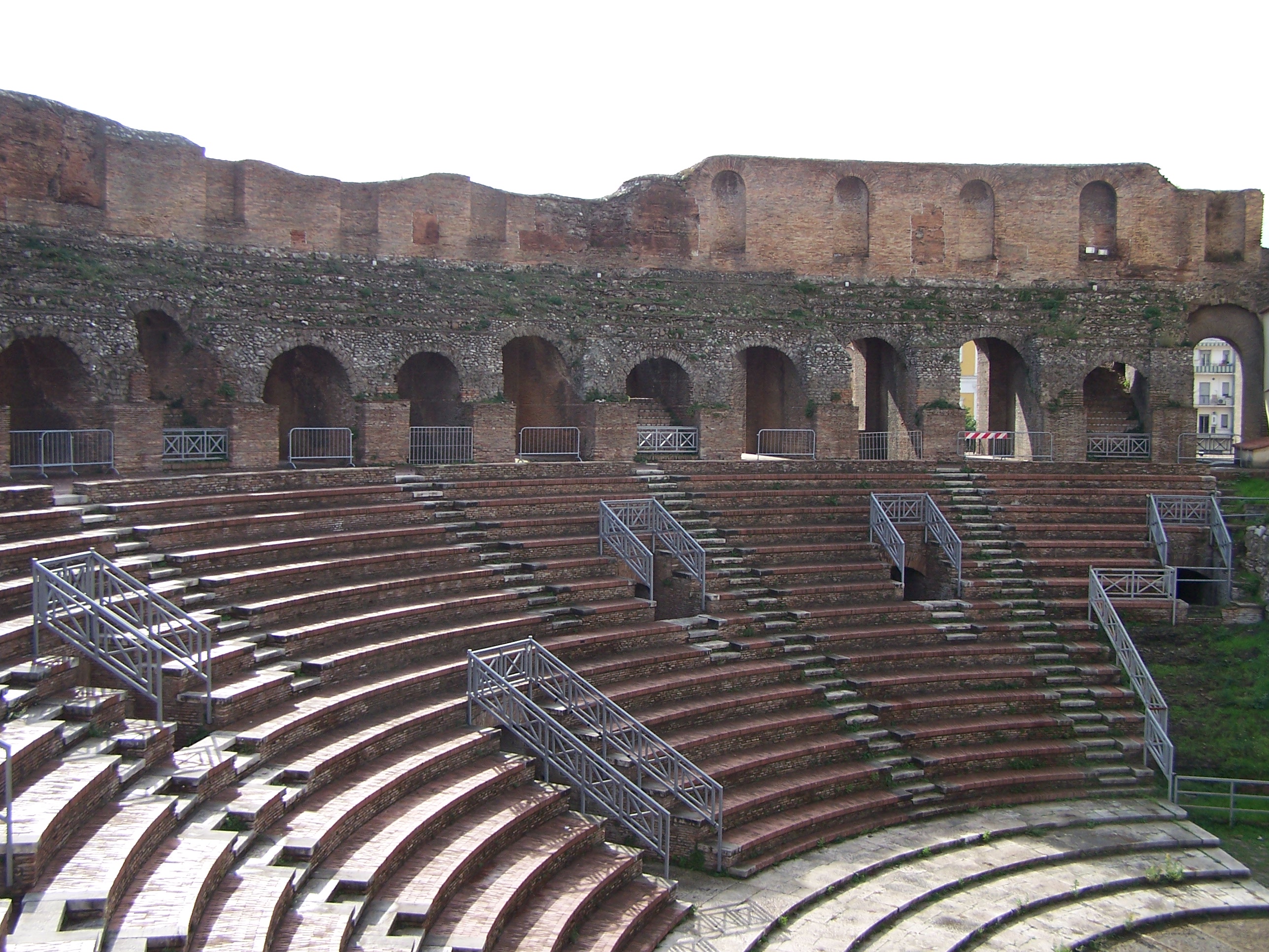 Römisches Amphitheater - Benevento | Secret World Trip Planner