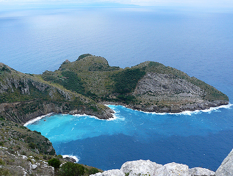خلیج ایرانتو  - Area naturale marina protetta Punta Campanella | Secret World Trip Planner