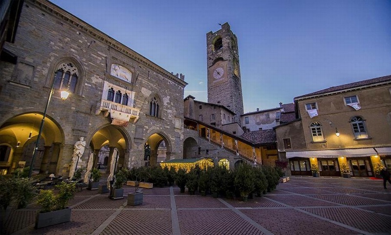 Gamalt torg - Bergamo | Secret World Trip Planner