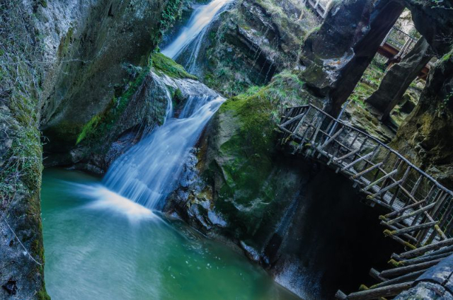 Die Höhlen des Caglieron - Via Grotte del Caglieron | Secret World Trip Planner