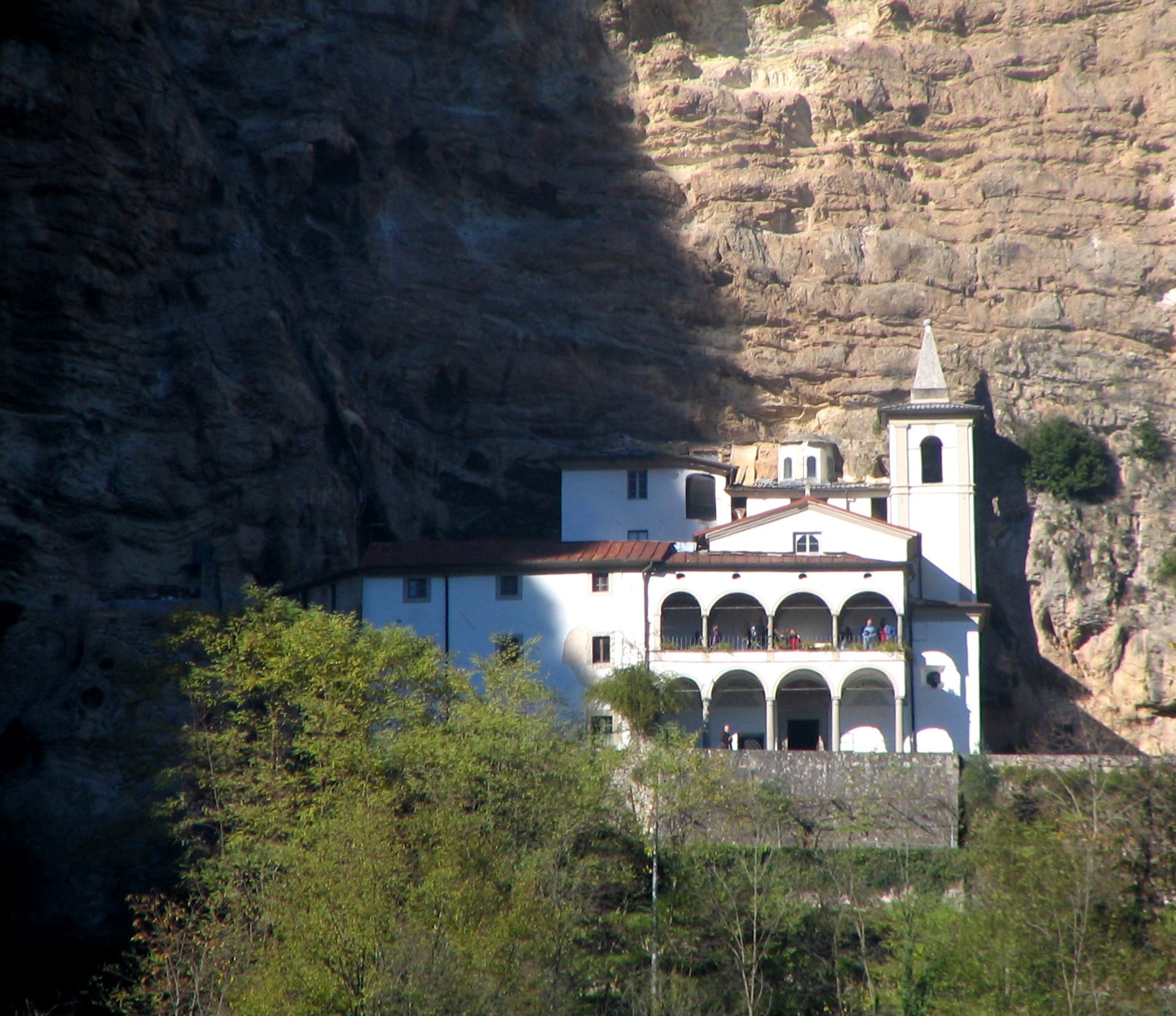 કેલોમિની સંન્યાસી - Vergemoli | Secret World Trip Planner