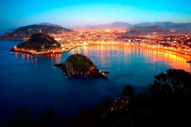 Plage de La Concha - 20007 | Secret World Trip Planner