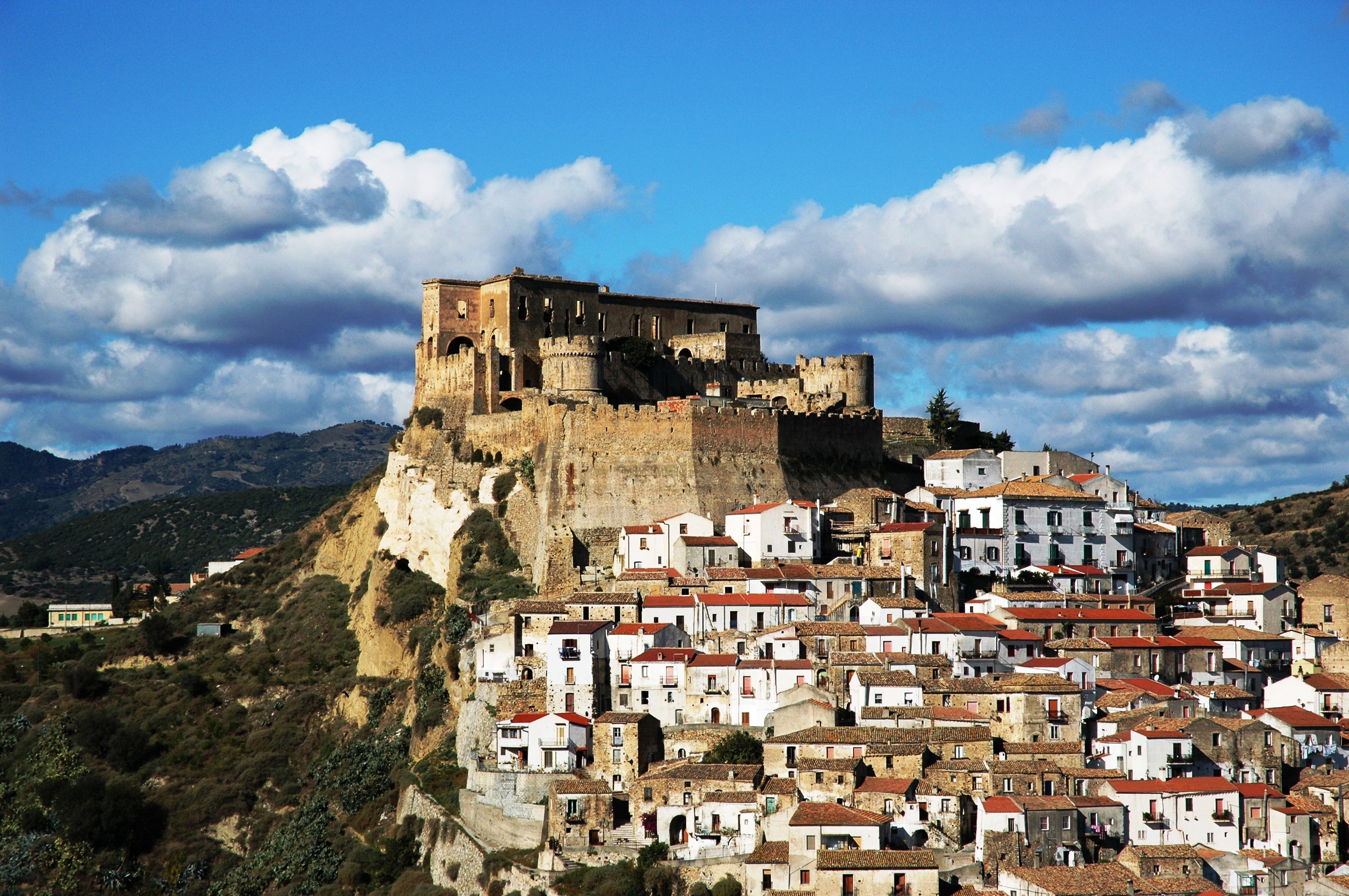 Rocca Imperiale, di istana Frederick II - Rocca Imperiale | Secret World Trip Planner