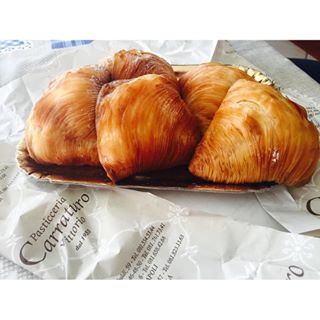 Gamla Pasticceria Carraturo - Napoli | Secret World Trip Planner
