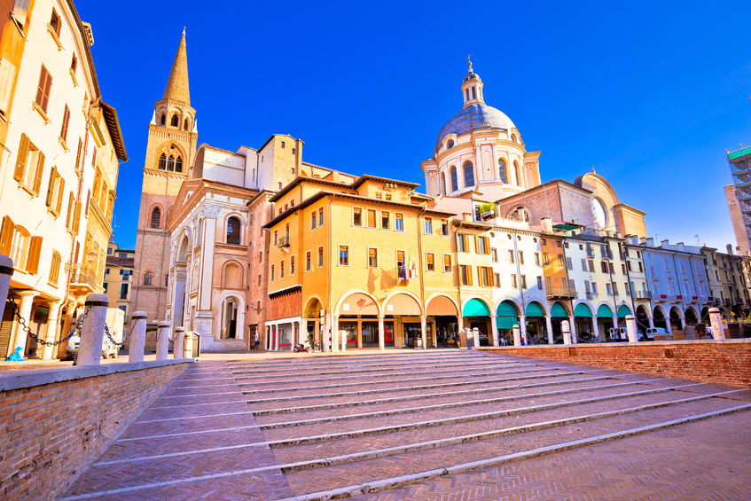 Mantua: Piazza Erbe - Mantova | Secret World Trip Planner