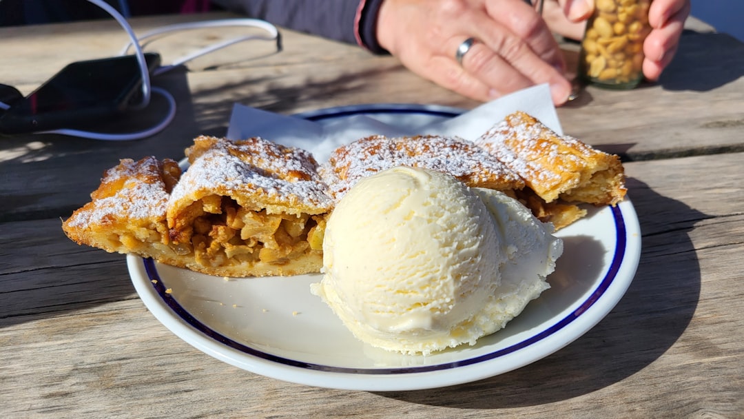 Apfelstrudel in Leipzig: Geschichte, Geheimnis und Genuss - Leipzig | Secret World Trip Planner