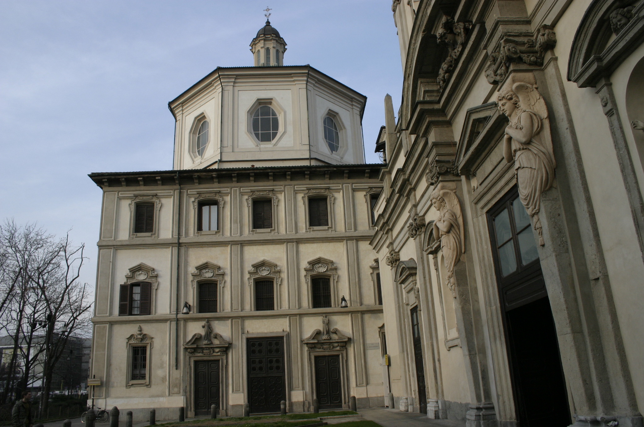 சான் பெர்னார்டினோ ஆலே ஓசா - Milano | Secret World Trip Planner