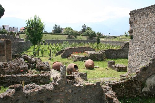 કેન્ટિન માસ્ટ્રોબેરાર્ડિનો - Atripalda | Secret World Trip Planner
