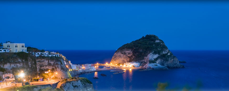 Das malerische Dorf Sant'Angelo d'Ischia - Isola d'Ischia | Secret World Trip Planner