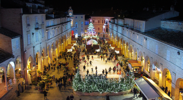 ຢຸດ - Fermo | Secret World Trip Planner