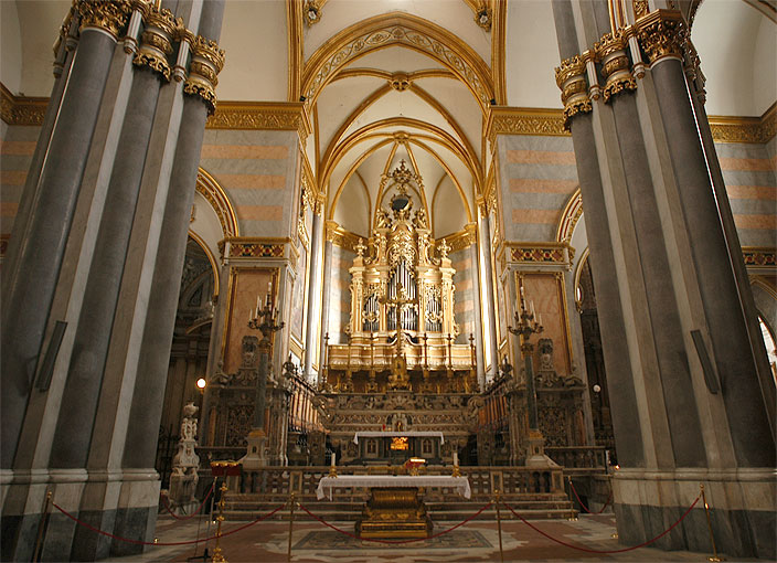 San Domenico Maggiore kirik - Napoli | Secret World Trip Planner