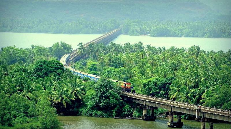 Ferrovia del Konkan, India — Navi Mumbai