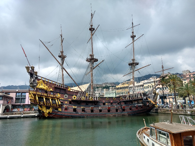 Roman Polanski và Neptune - Genova | Secret World Trip Planner