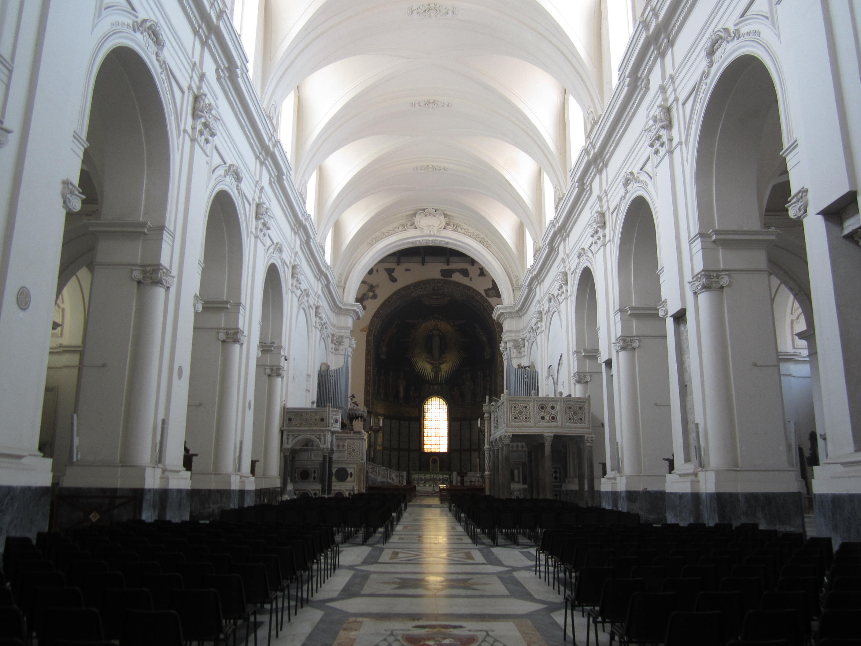 萨勒诺大教堂及其美丽的地穴 - Salerno | Secret World Trip Planner