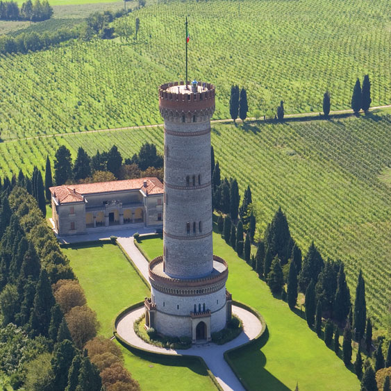 ਮੈਡਾਗਾਸਕਰ - Desenzano del Garda | Secret World Trip Planner