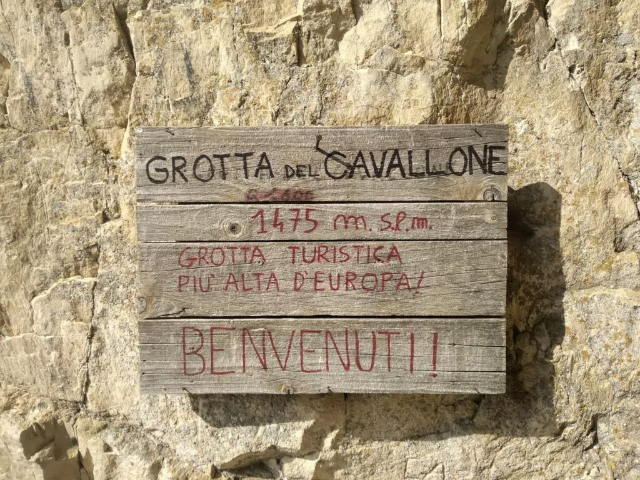 Grotte del Cavallone. Le grotte turistiche più alte d'Europa - Via Gravara | Secret World Trip Planner