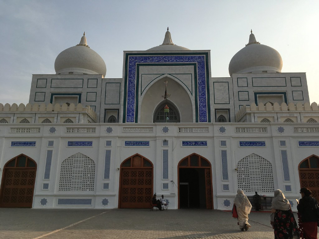 Le Mazar de Zulfikar Ali Bhutto - Garhi Khuda Bakhsh | Secret World Trip Planner