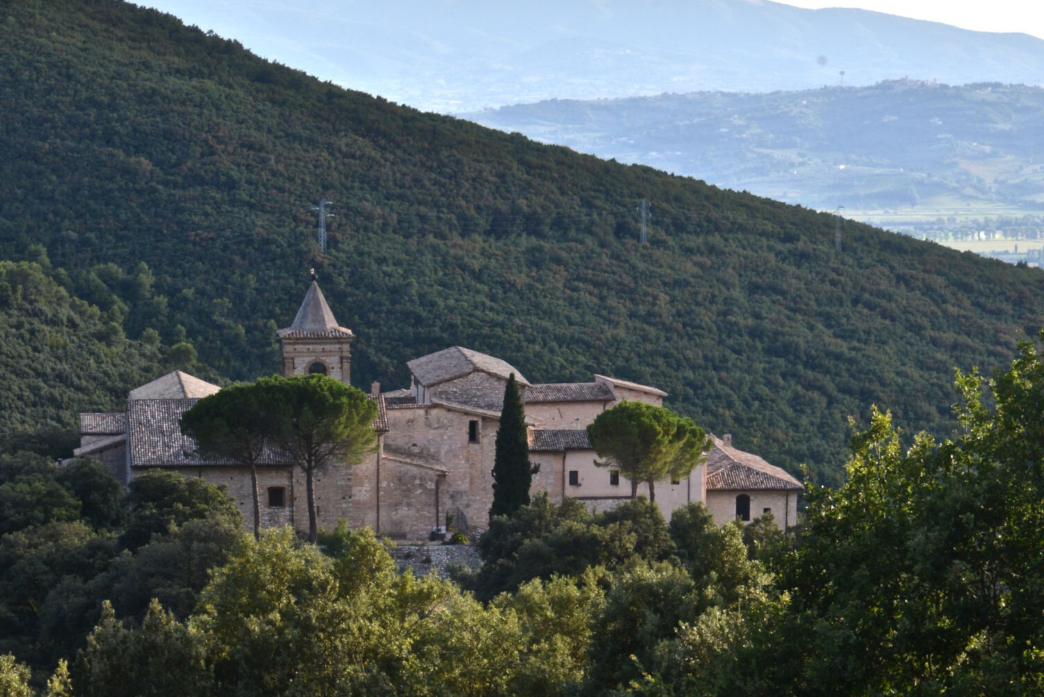 Umbria: ابی سانتا Croce میں Sassovivo - Foligno | Secret World Trip Planner