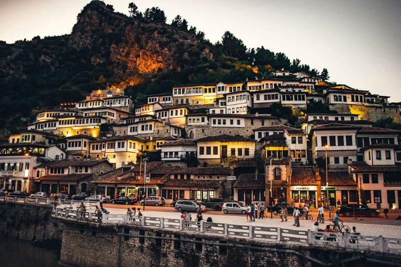 Stadt Gewicht - Distretto di Berat | Secret World Trip Planner