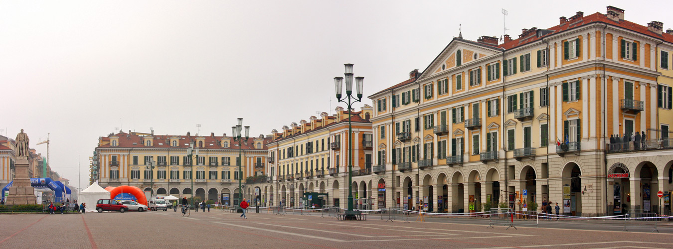 Cuneo, agus a seomra suí: Piazza Galimberti - Cuneo | Secret World Trip Planner