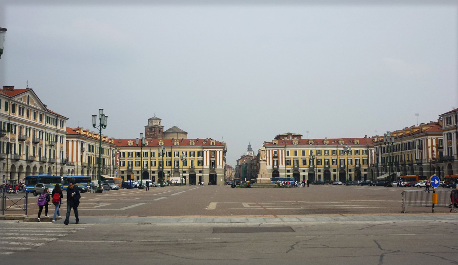 Cuneo, agus a seomra suí: Piazza Galimberti - Cuneo | Secret World Trip Planner