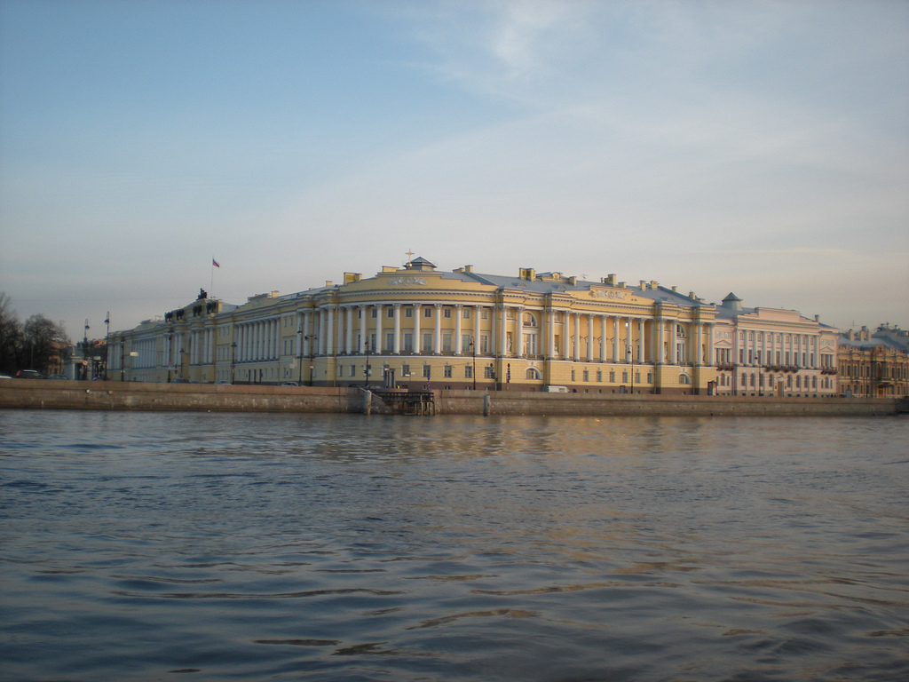 Edificio del Senato e del Sinodo - Sankt-Peterburg | Secret World Trip Planner