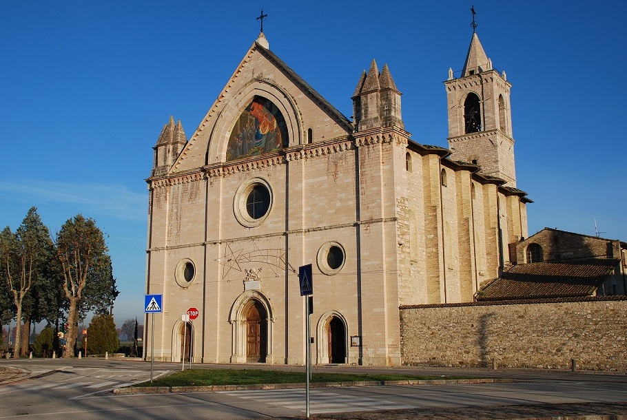Umbria: Eaglais na Santa Maria di Rivotorto - Rivotorto | Secret World Trip Planner