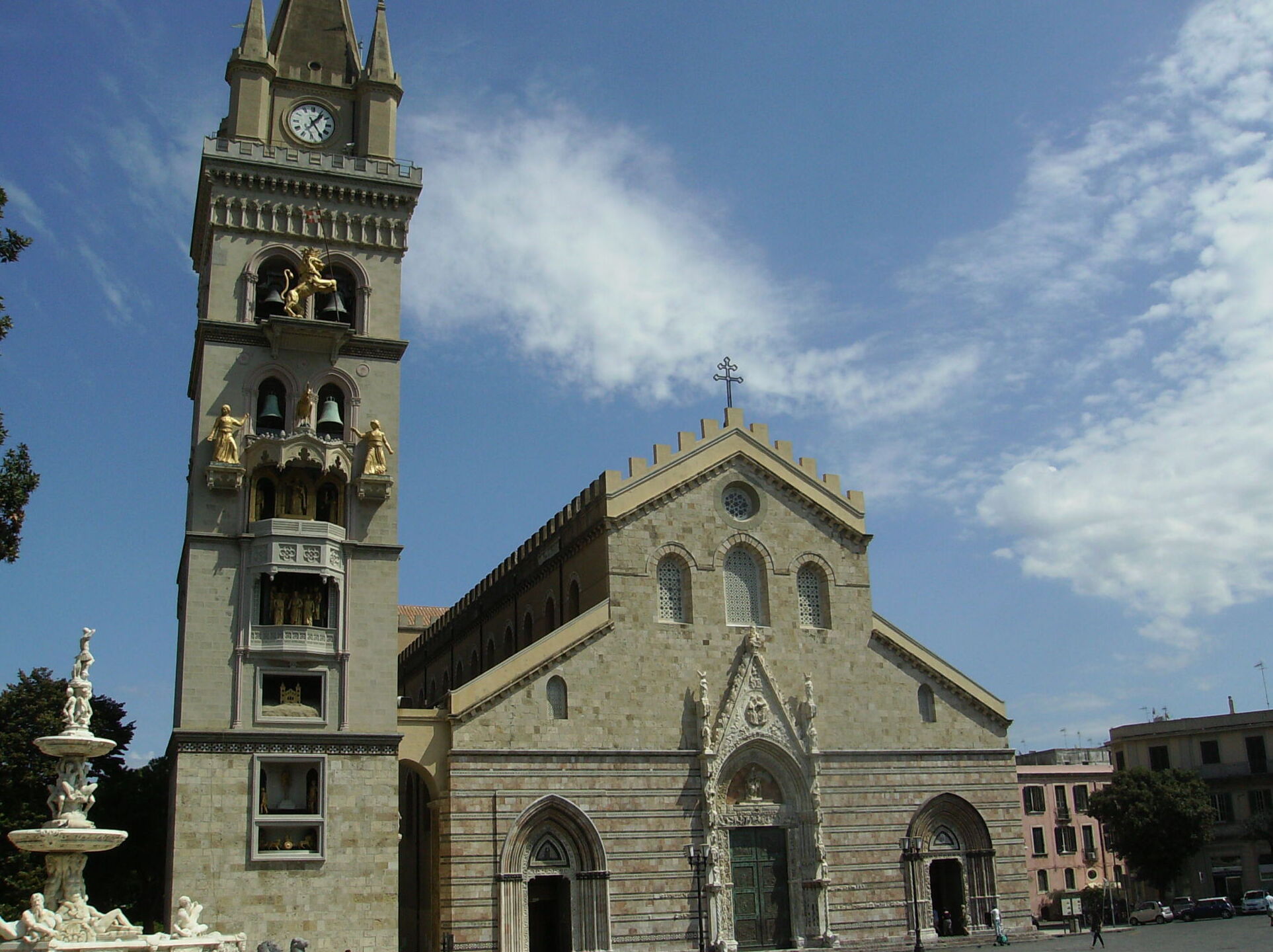 La cathédrale de Messine et la plus grande horloge astronomique mécanique du monde. - Messina | Secret World Trip Planner