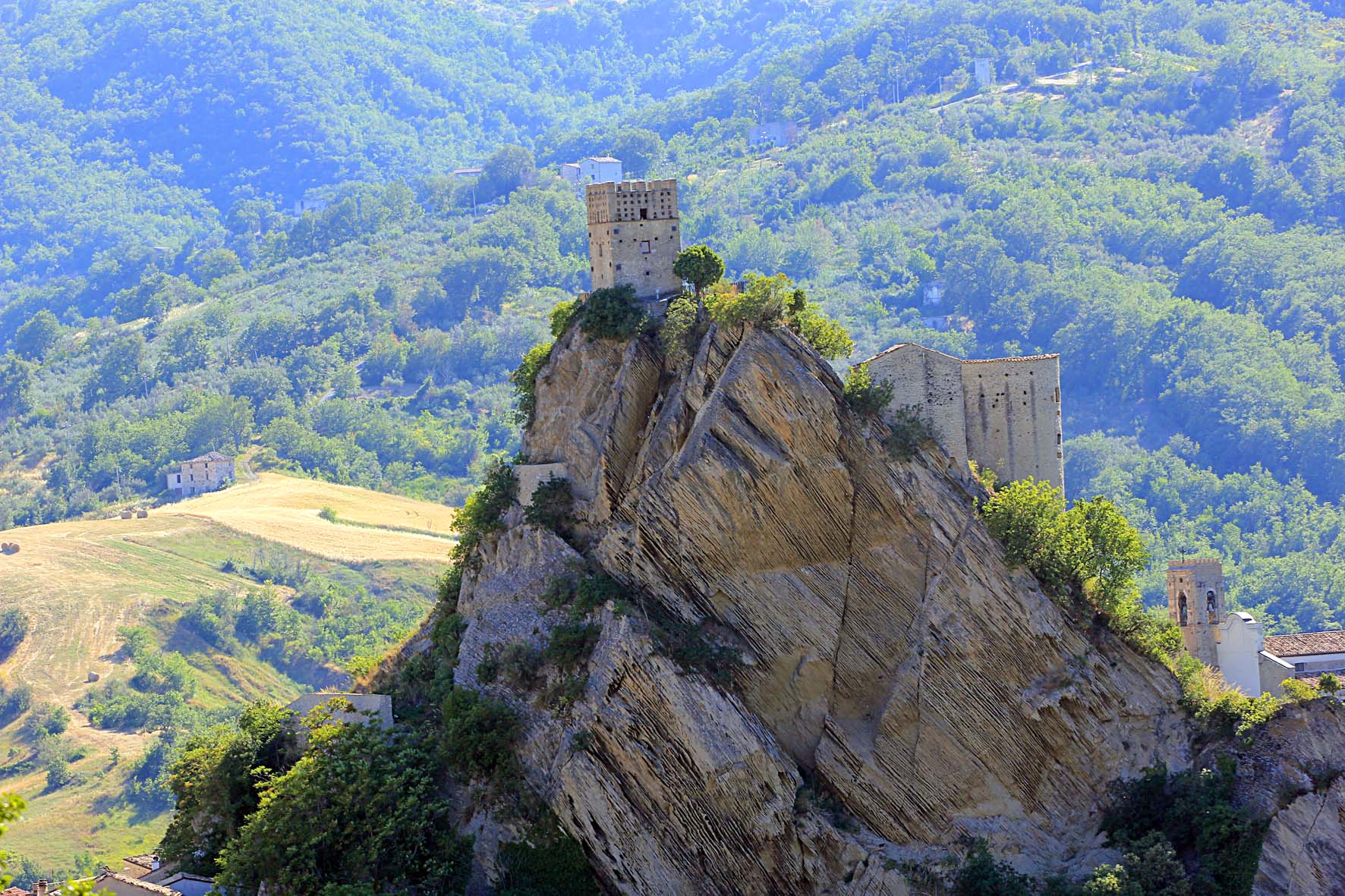 Abruzzo: Castle of Roccascalegna - Roccascalegna | Secret World Trip Planner