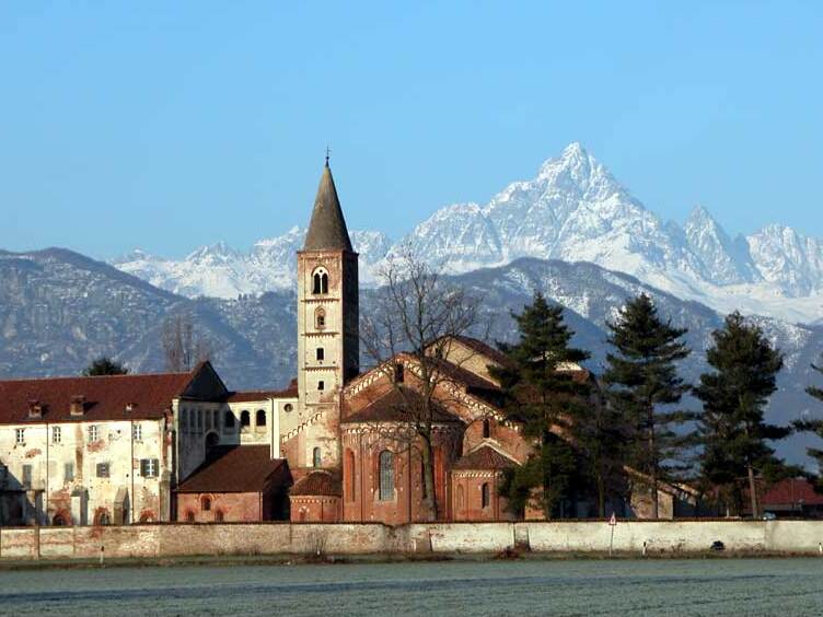 Abbaye bénédictine cistercienne de Staffarda - Staffarda | Secret World Trip Planner