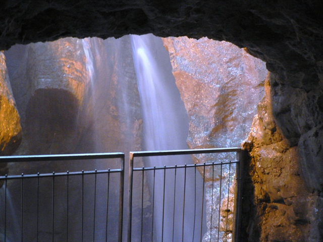 Grotte de la cascade de Varone - Cologna | Secret World Trip Planner
