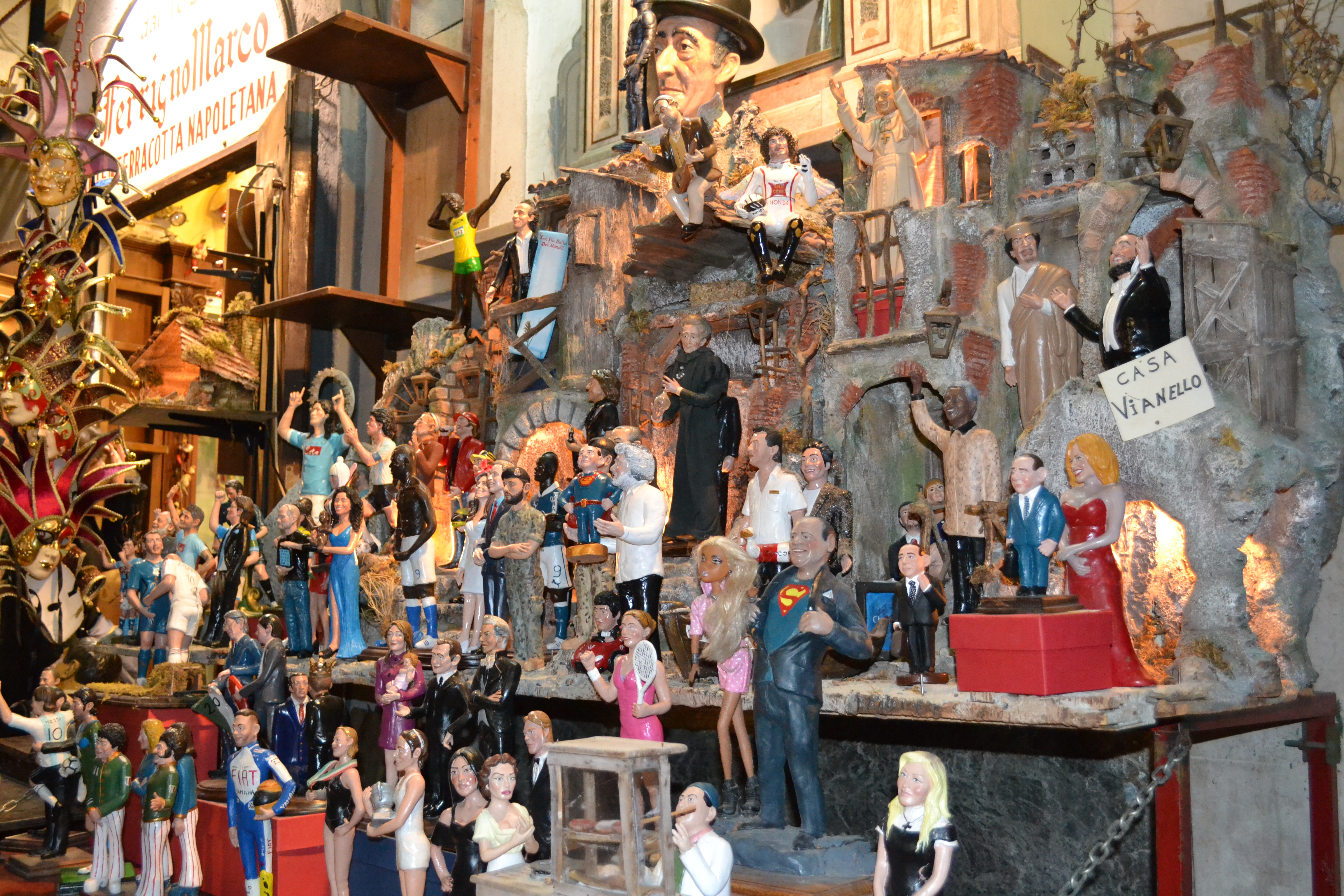 سن گرگوریو آرمنو و کریسمس - Napoli | Secret World Trip Planner