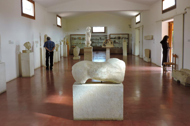 Eine Reise in die Vergangenheit im Archäologischen Museum von Aegina — Egina