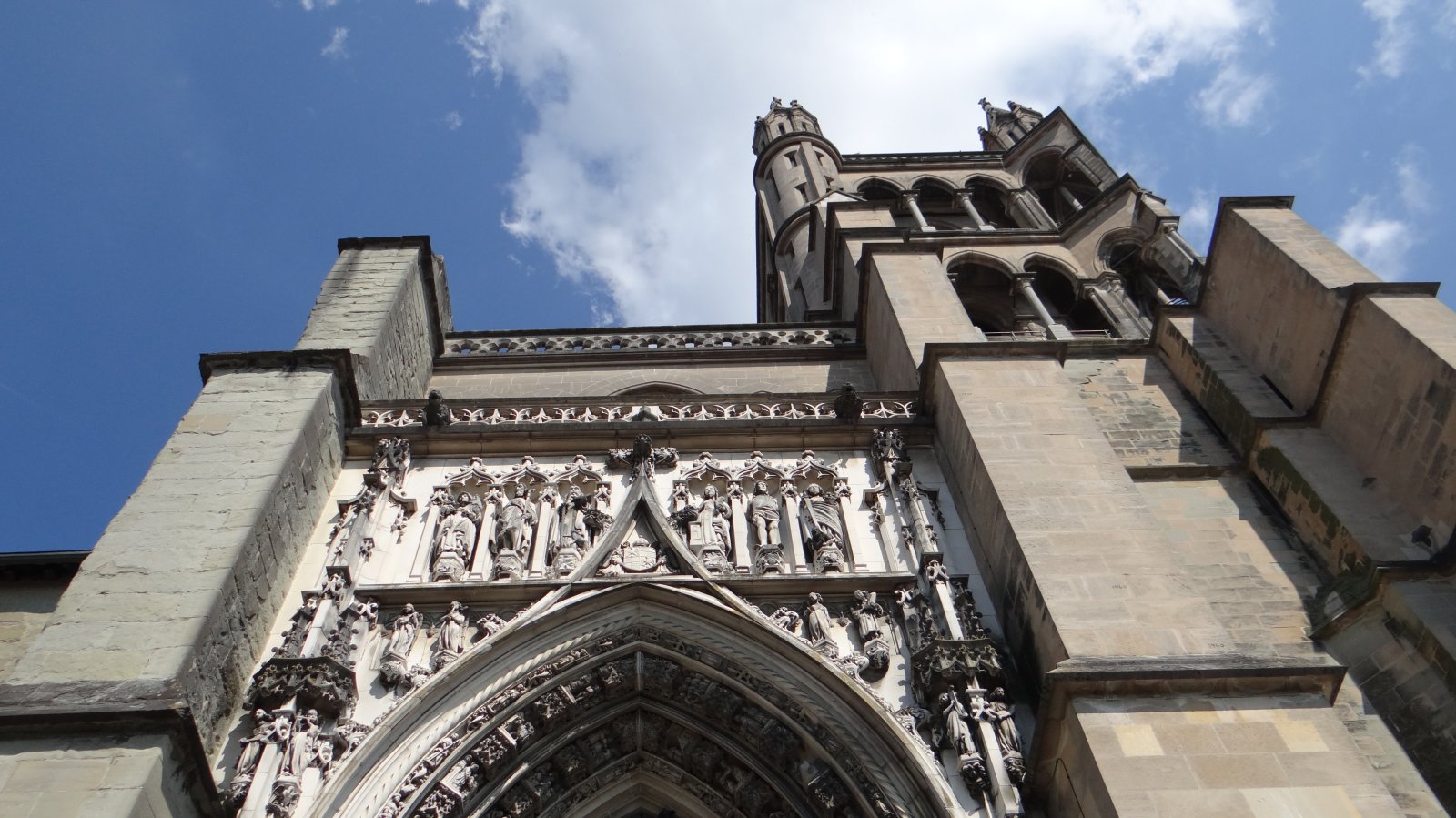 La maestosa Cattedrale di Notre-Dame di Losanna - Lausanne | Secret World Trip Planner