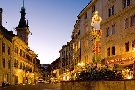 Place de la Palud ed il centro storico di Losanna - Lausanne | Secret World Trip Planner