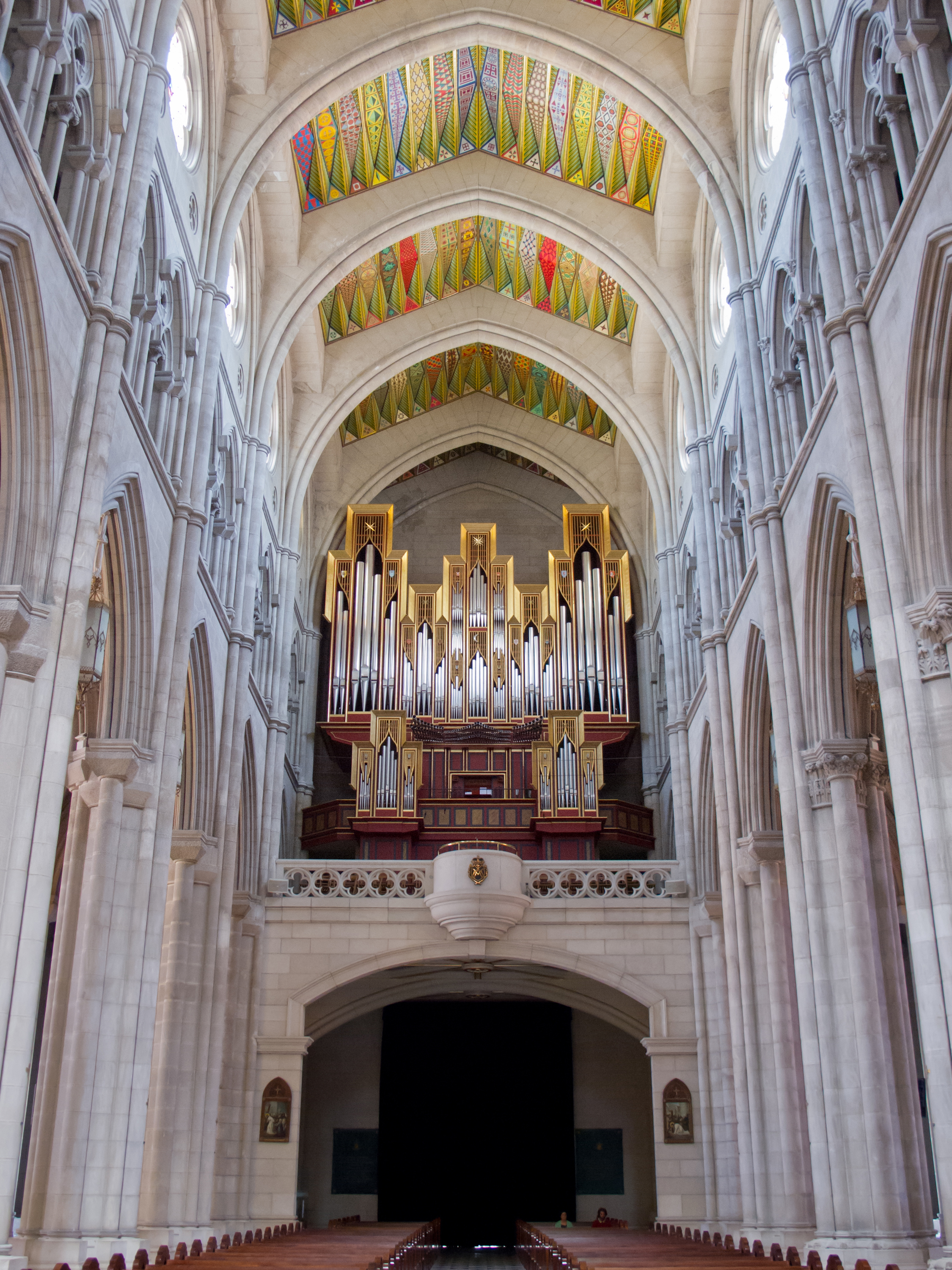 Santa María la Real de la Almudena katedrāle - Madrid | Secret World Trip Planner