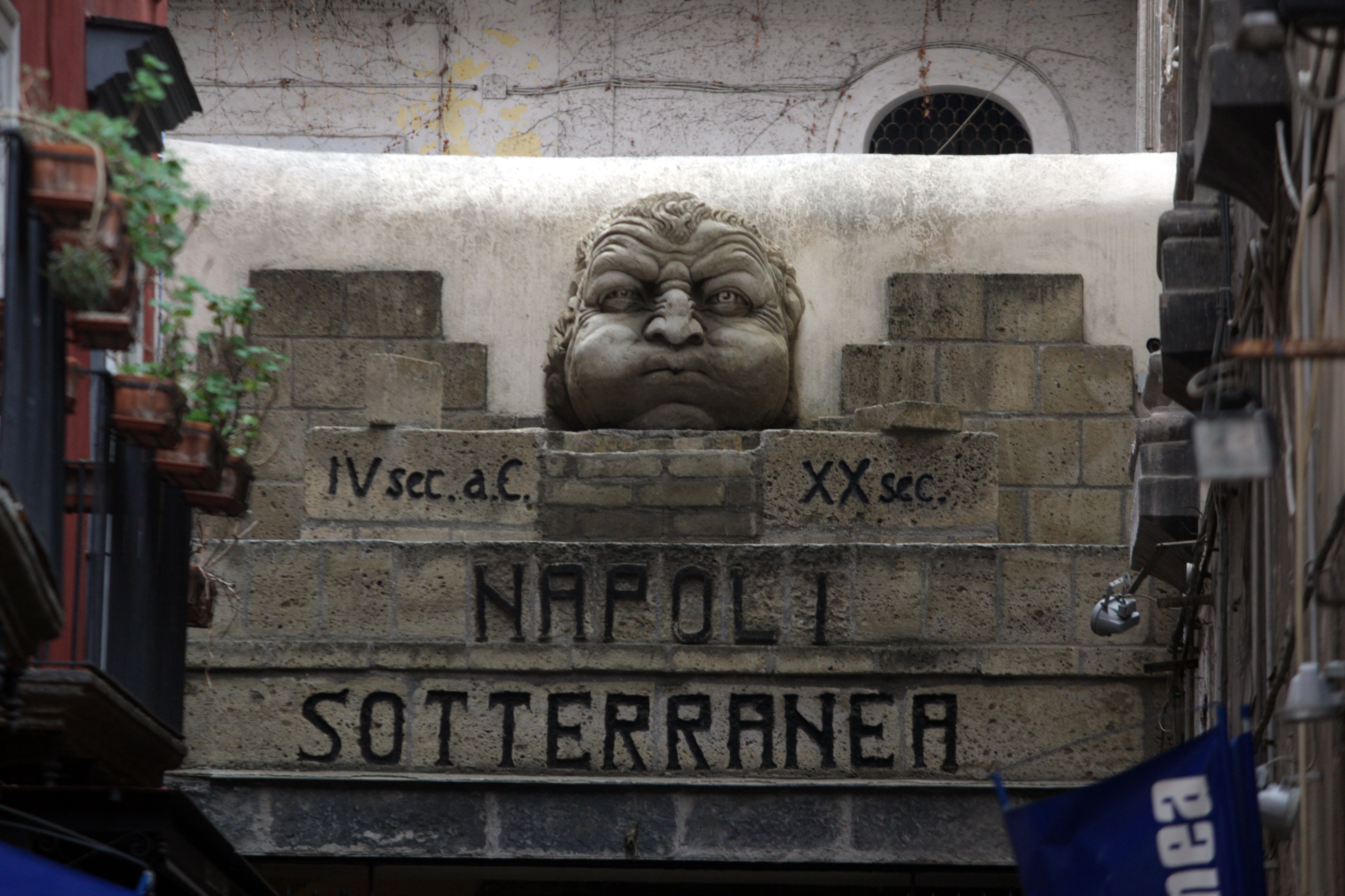नेपथ्यको (नेपोलि) - Napoli | Secret World Trip Planner