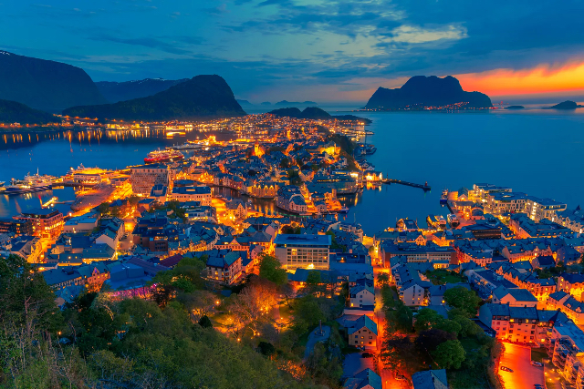 Aksla Viewpoint, Alesund — Parkgata 11