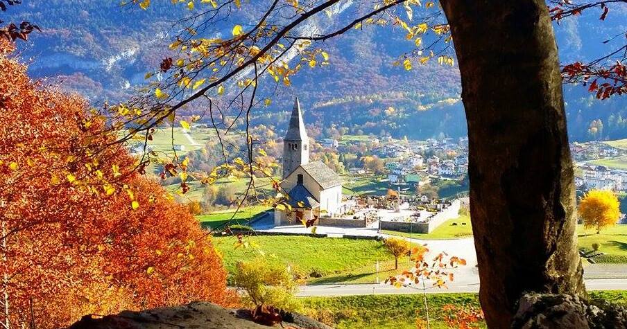 Cavedago: Die gotische Kirche von San Tommaso - SS421 | Secret World Trip Planner