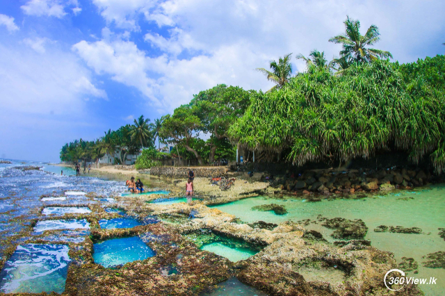Thalpe Rock Pool beach in Galle - Talpe | Secret World Trip Planner